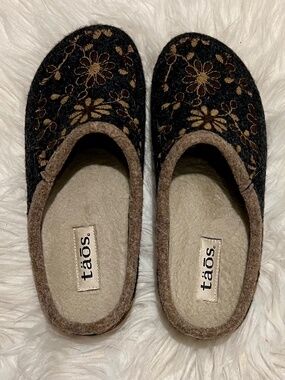 Taos Wool Clogs size 10